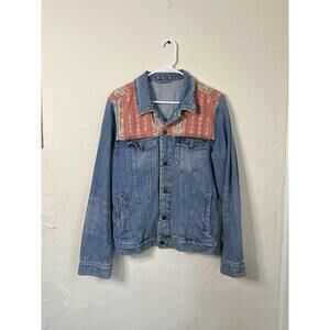 Standard cloth Denim Jacket with Patterned Shoulder Yoke size small medium